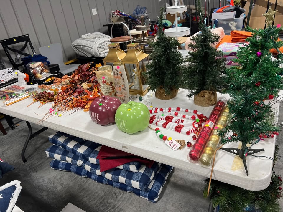 Garage sale photo 11